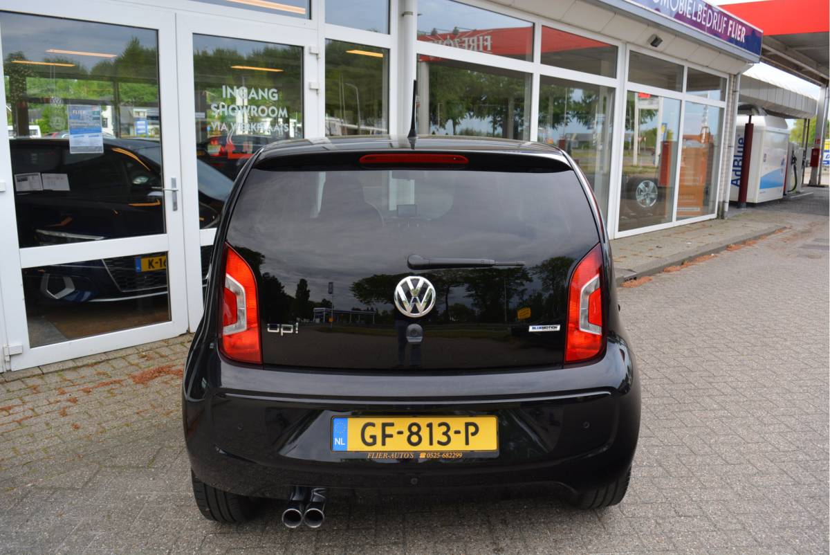 Volkswagen up! Volkswagen Up! 1.0 60PK High Up! Black & White | Cruise | Navi | PDC | Orig. NL | NAP |