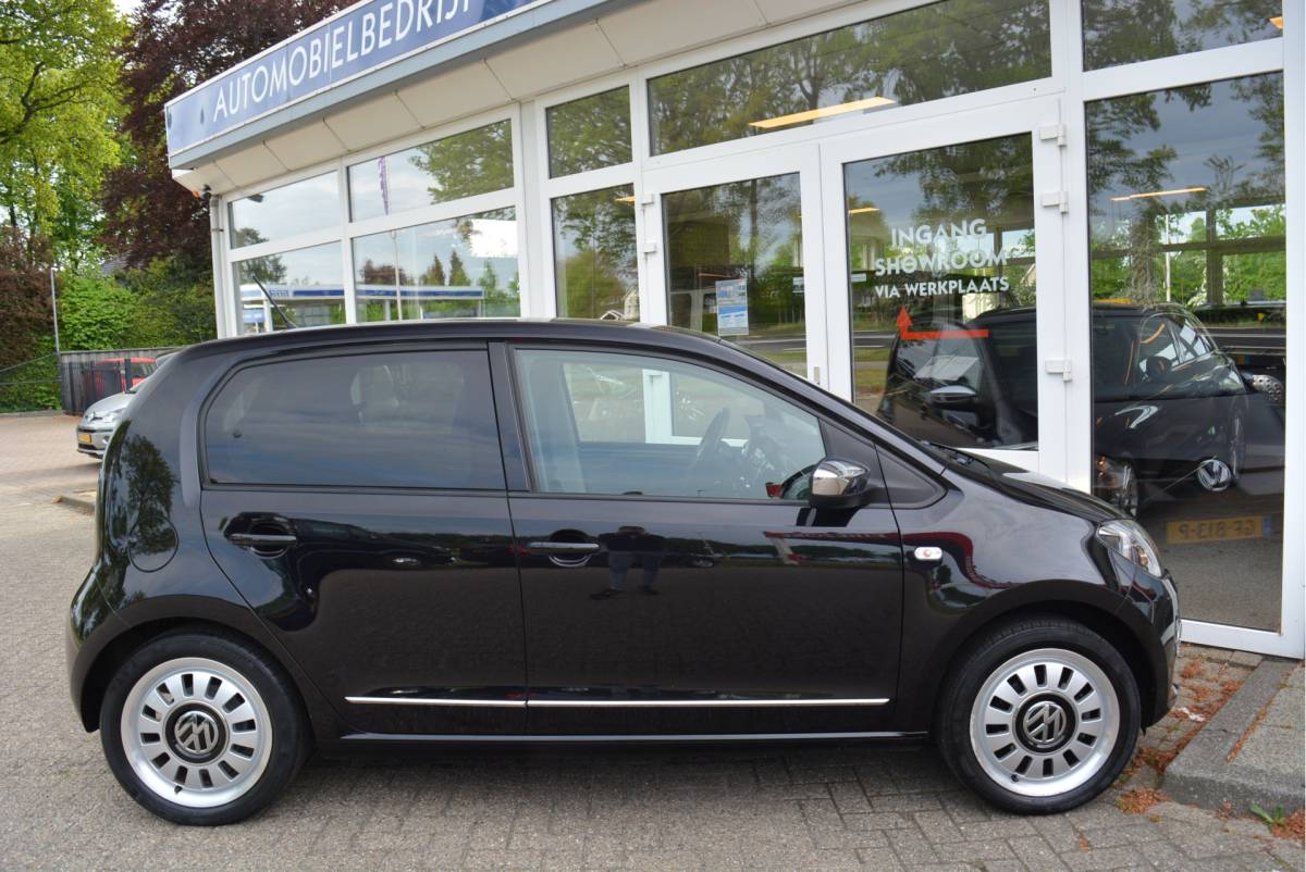 Volkswagen up! Volkswagen Up! 1.0 60PK High Up! Black & White | Cruise | Navi | PDC | Orig. NL | NAP |