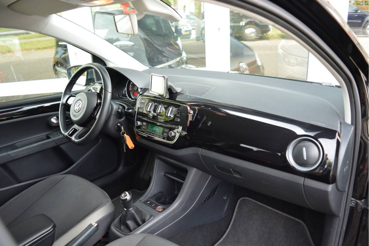 Volkswagen up! Volkswagen Up! 1.0 60PK High Up! Black & White | Cruise | Navi | PDC | Orig. NL | NAP |