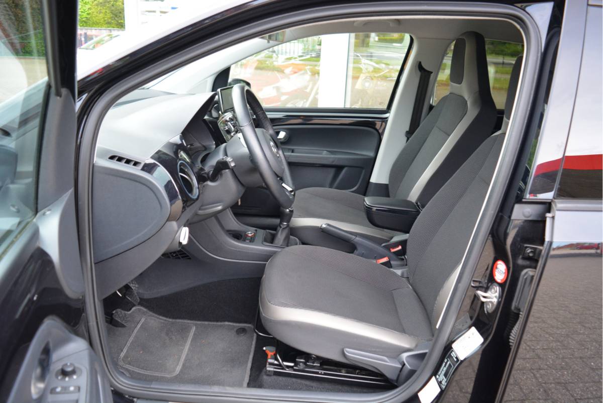 Volkswagen up! Volkswagen Up! 1.0 60PK High Up! Black & White | Cruise | Navi | PDC | Orig. NL | NAP |