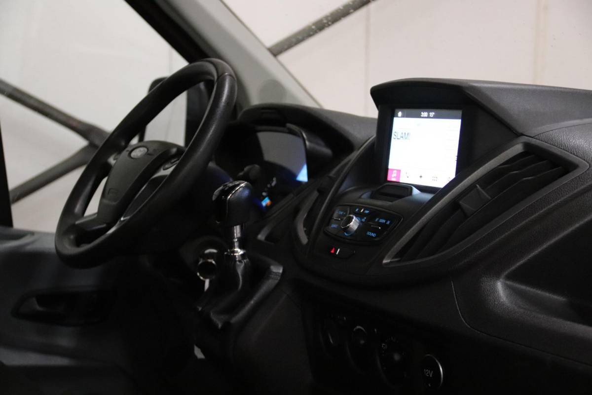 Ford Transit Ford Transit nieuwe NIEUWE MOTOR OPEN LAADBAK DUBBELLUCHT Ford Transit met nieuwe NIEUWE MOTOR OPEN LAADBAK DUBBELLUCHT TREKHAAK 2800KG
