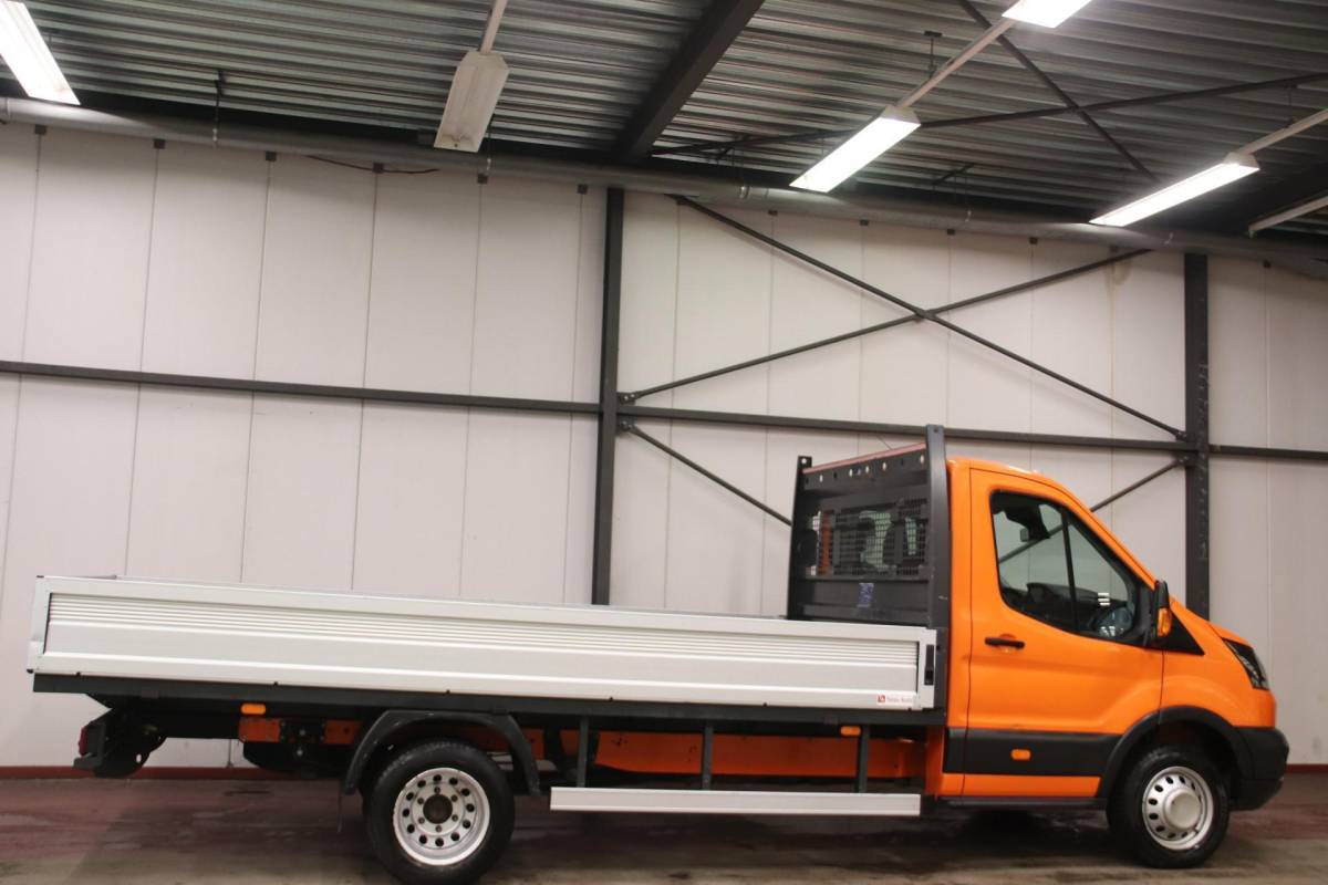 Ford Transit Ford Transit nieuwe NIEUWE MOTOR OPEN LAADBAK DUBBELLUCHT Ford Transit met nieuwe NIEUWE MOTOR OPEN LAADBAK DUBBELLUCHT TREKHAAK 2800KG