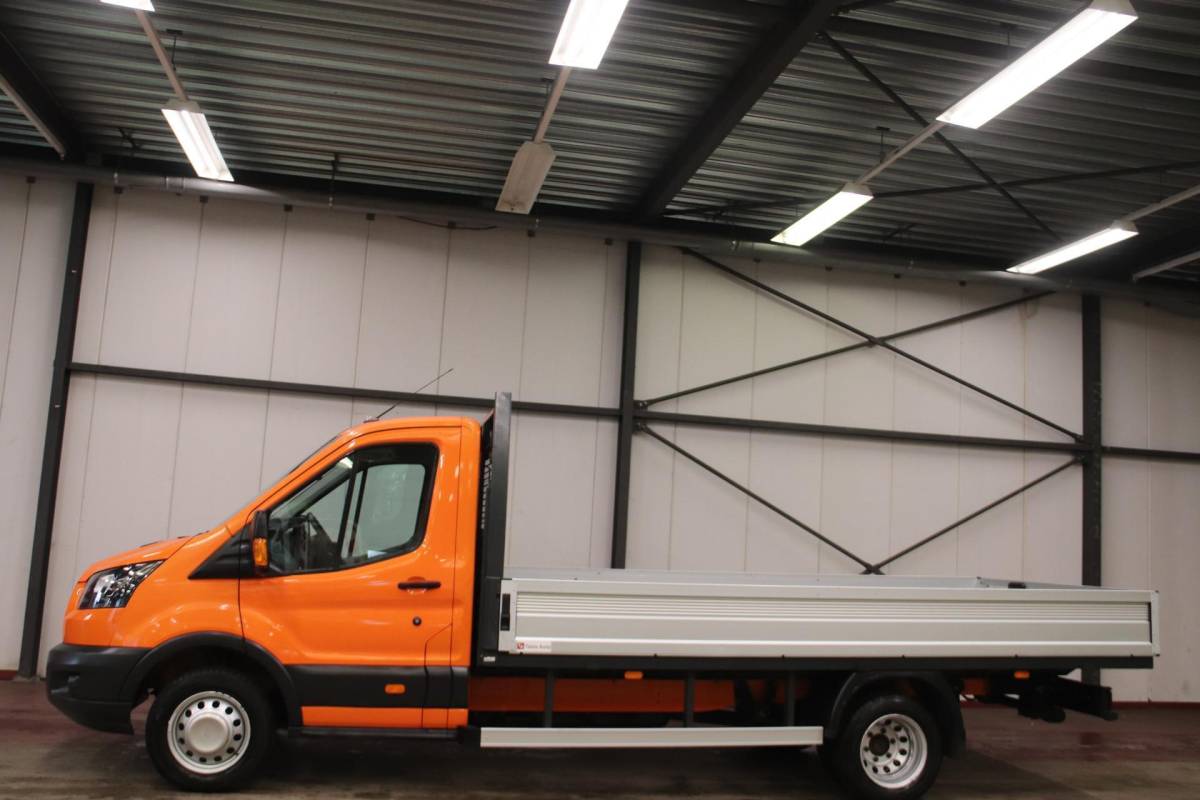 Ford Transit Ford Transit nieuwe NIEUWE MOTOR OPEN LAADBAK DUBBELLUCHT Ford Transit met nieuwe NIEUWE MOTOR OPEN LAADBAK DUBBELLUCHT TREKHAAK 2800KG
