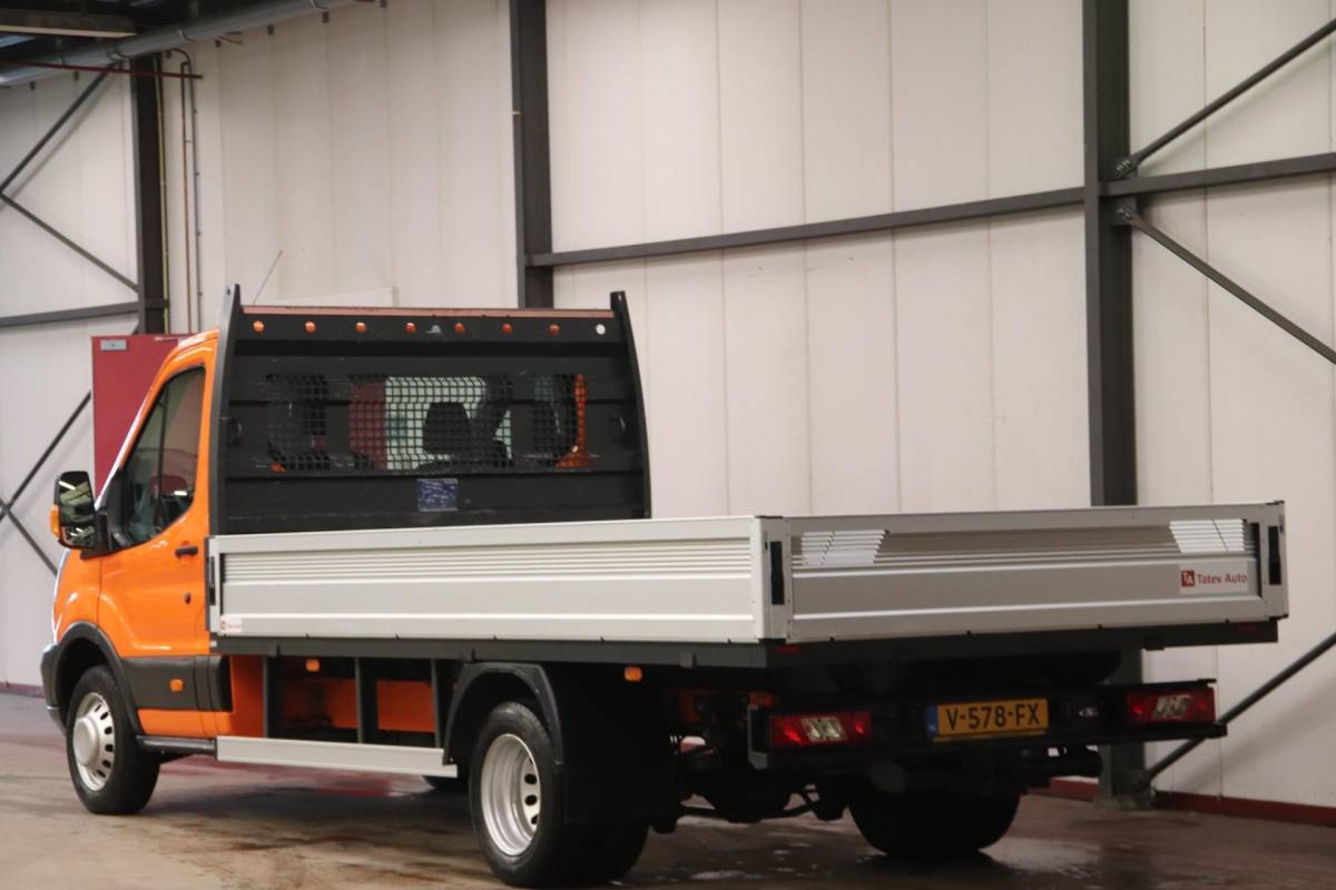 Ford Transit Ford Transit nieuwe NIEUWE MOTOR OPEN LAADBAK DUBBELLUCHT Ford Transit met nieuwe NIEUWE MOTOR OPEN LAADBAK DUBBELLUCHT TREKHAAK 2800KG