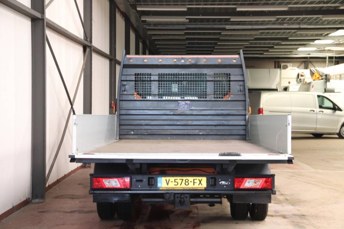 Ford Transit Ford Transit nieuwe NIEUWE MOTOR OPEN LAADBAK DUBBELLUCHT Ford Transit met nieuwe NIEUWE MOTOR OPEN LAADBAK DUBBELLUCHT TREKHAAK 2800KG