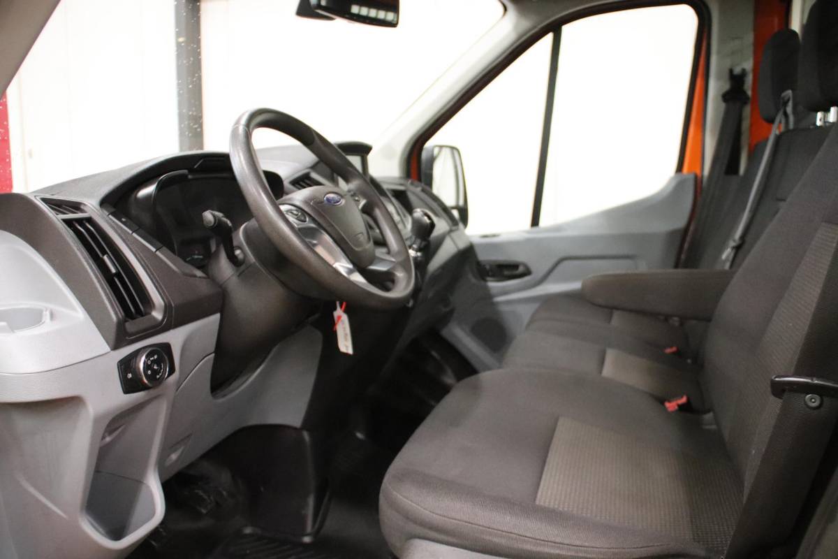 Ford Transit Ford Transit nieuwe NIEUWE MOTOR OPEN LAADBAK DUBBELLUCHT Ford Transit met nieuwe NIEUWE MOTOR OPEN LAADBAK DUBBELLUCHT TREKHAAK 2800KG