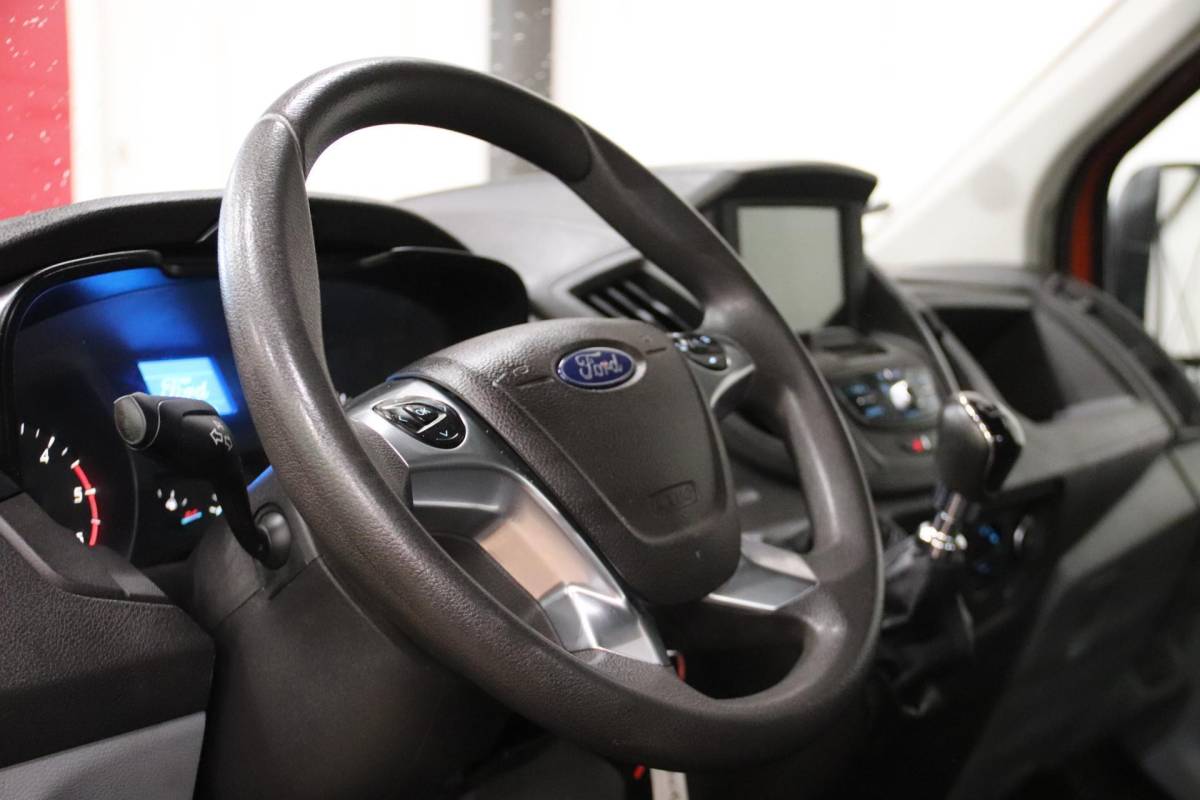 Ford Transit Ford Transit nieuwe NIEUWE MOTOR OPEN LAADBAK DUBBELLUCHT Ford Transit met nieuwe NIEUWE MOTOR OPEN LAADBAK DUBBELLUCHT TREKHAAK 2800KG