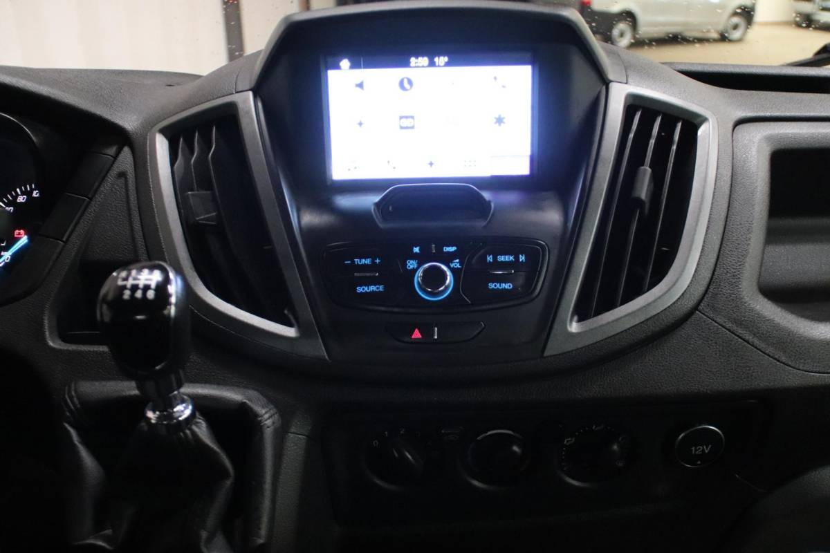Ford Transit Ford Transit nieuwe NIEUWE MOTOR OPEN LAADBAK DUBBELLUCHT Ford Transit met nieuwe NIEUWE MOTOR OPEN LAADBAK DUBBELLUCHT TREKHAAK 2800KG