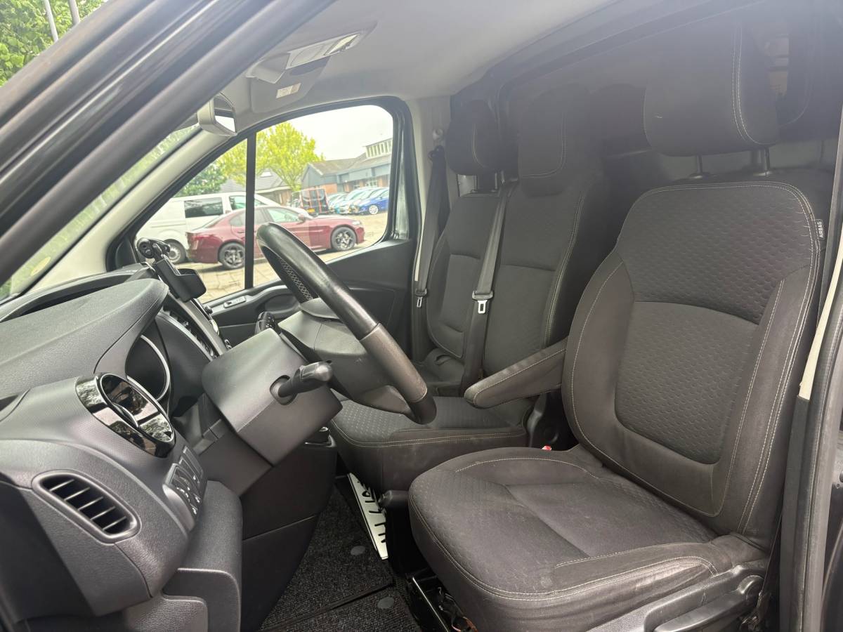 Opel Vivaro Opel Vivaro 1.6 CDTI L1H1 Sport EcoFlex|145pk|EURO6|NAP|airco|cruise|achteruitrijcamera|navi|trekhaak|dubbele schuifdeur
