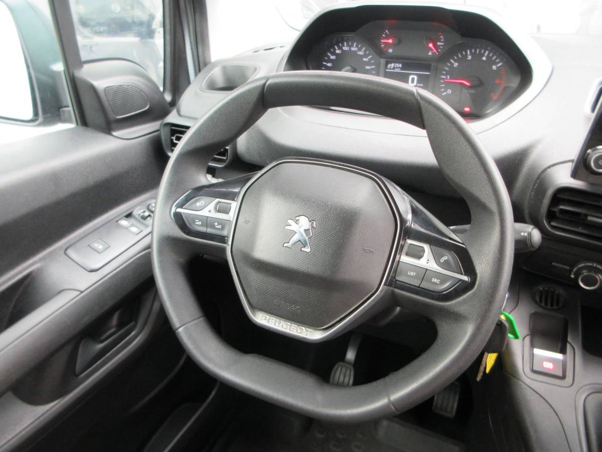 Peugeot Partner Peugeot Partner 1.6 BleuHDI, 99pk, Navigatie, Camera, PDC, Cruisecontrol.