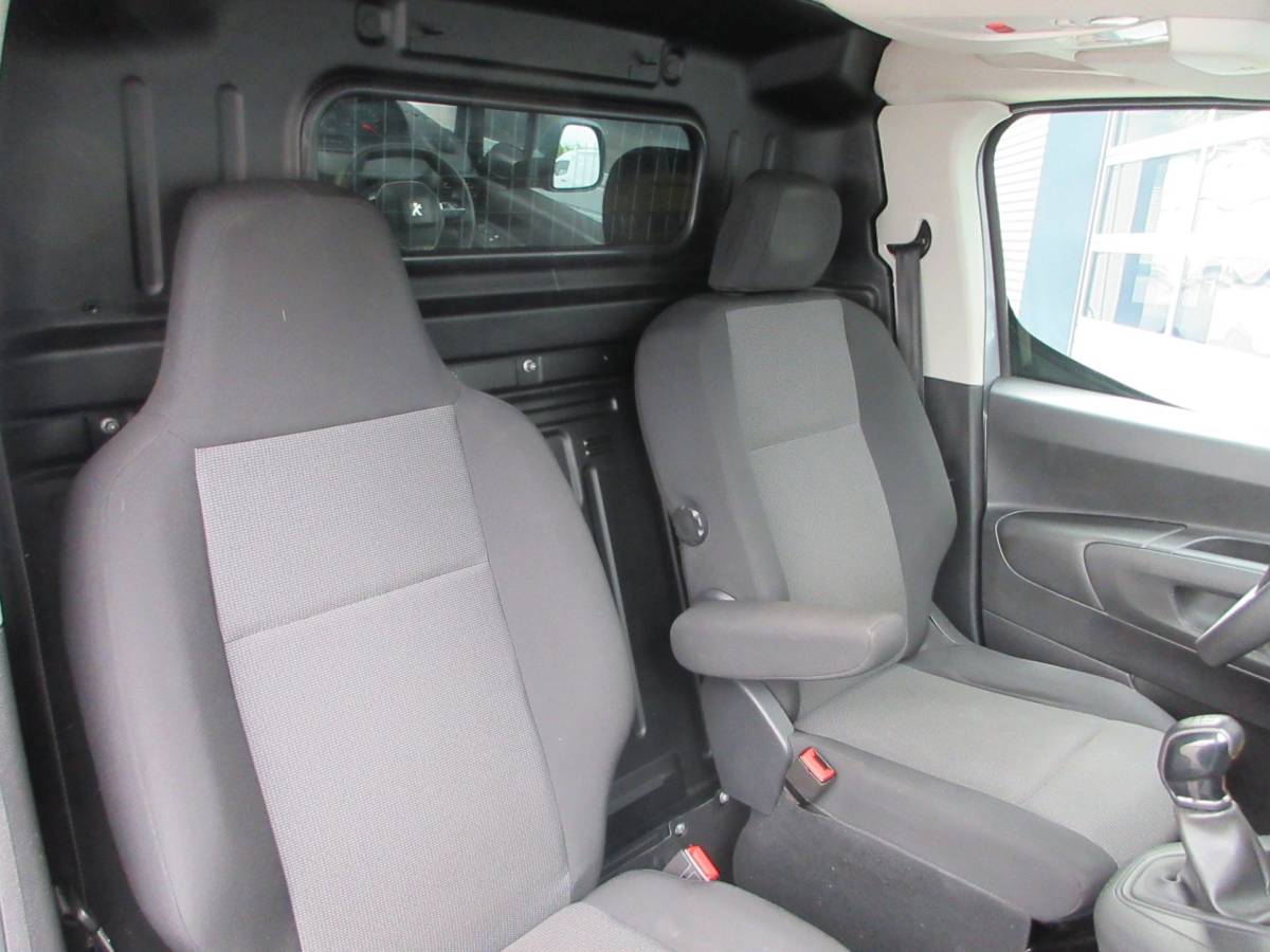 Peugeot Partner Peugeot Partner 1.6 BleuHDI, 99pk, Navigatie, Camera, PDC, Cruisecontrol.