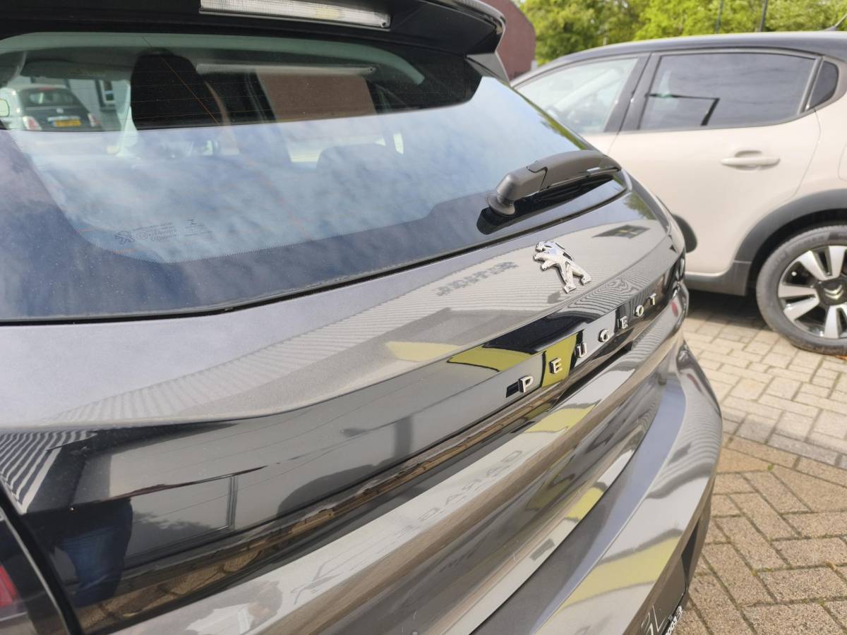 Peugeot 208 Peugeot 208 1.2 PureTech Active Pack  Led Navigatie Carplay Cruise-Control  Lane-Assist