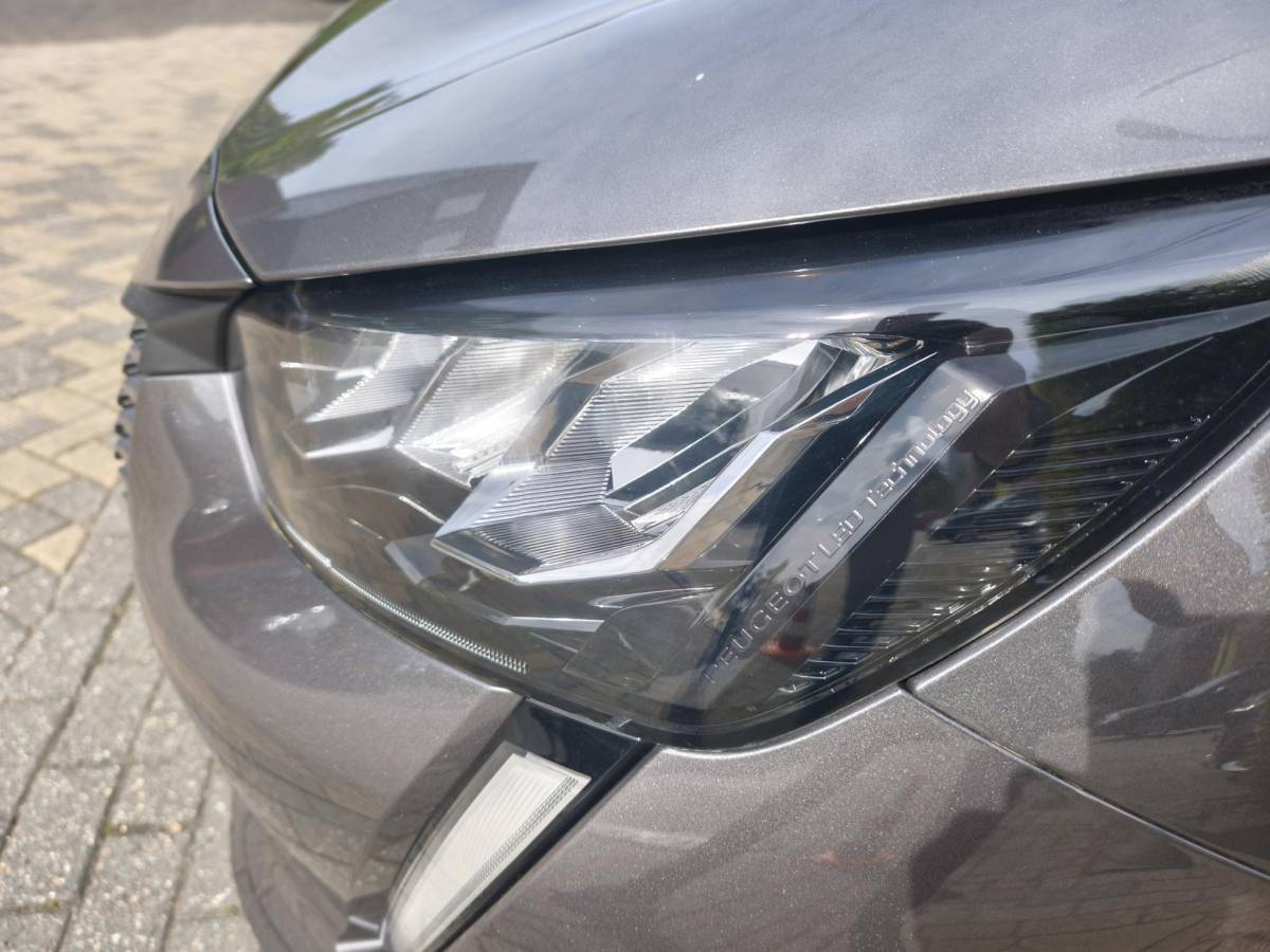 Peugeot 208 Peugeot 208 1.2 PureTech Active Pack  Led Navigatie Carplay Cruise-Control  Lane-Assist