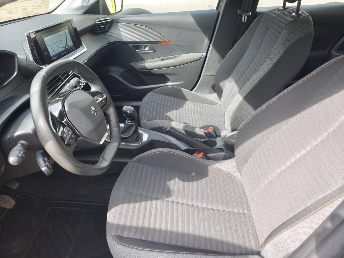 Peugeot 208 Peugeot 208 1.2 PureTech Active Pack  Led Navigatie Carplay Cruise-Control  Lane-Assist