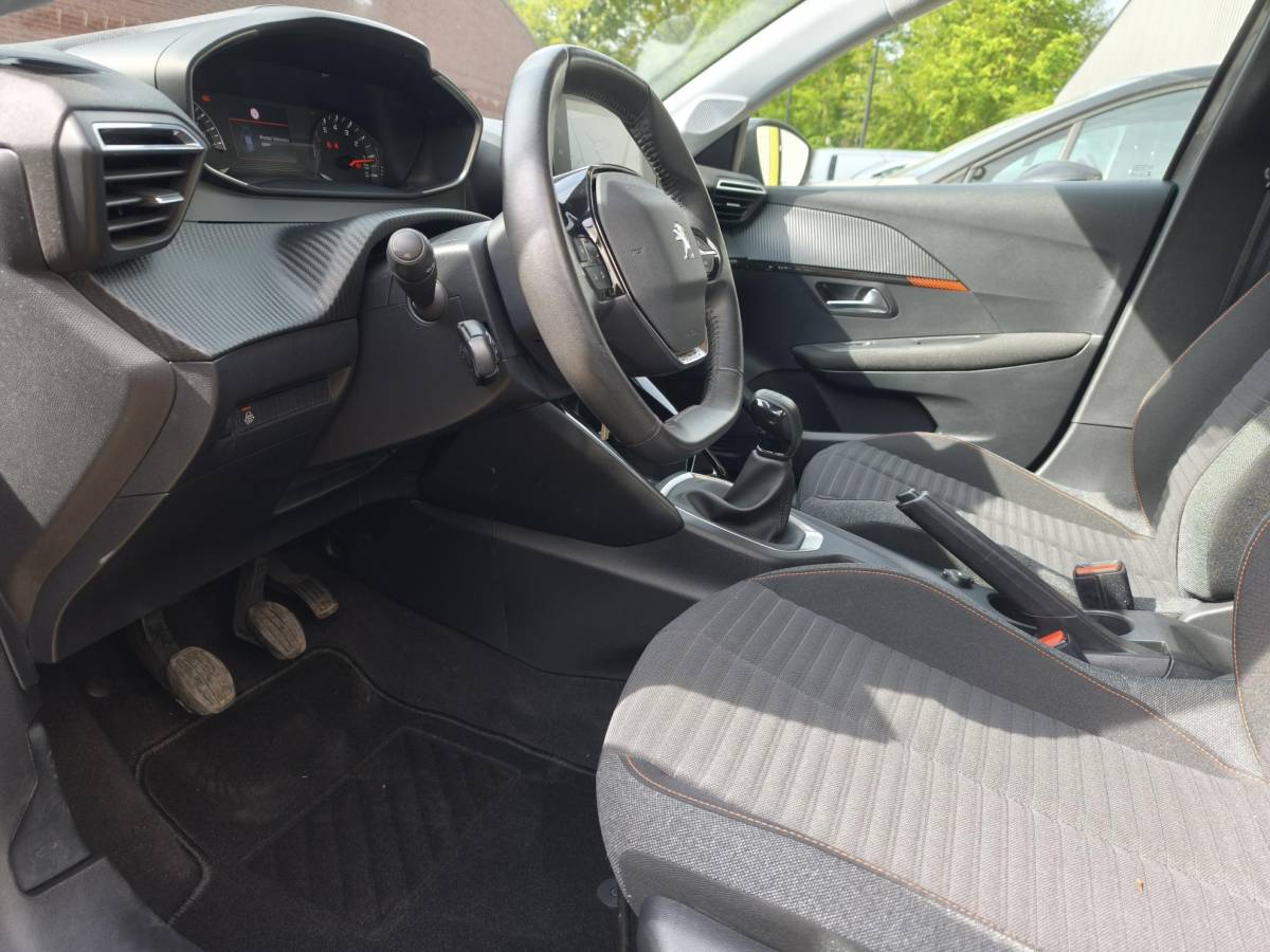 Peugeot 208 Peugeot 208 1.2 PureTech Active Pack  Led Navigatie Carplay Cruise-Control  Lane-Assist