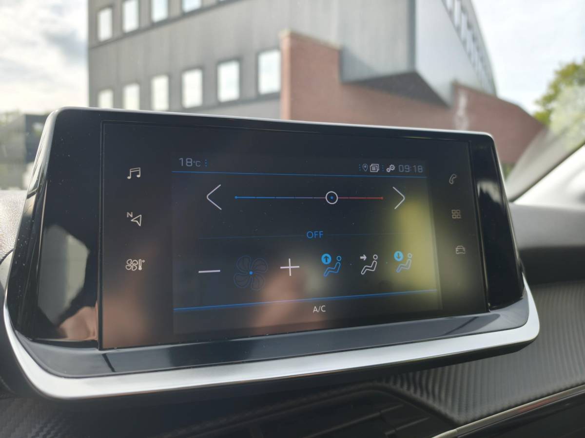 Peugeot 208 Peugeot 208 1.2 PureTech Active Pack  Led Navigatie Carplay Cruise-Control  Lane-Assist