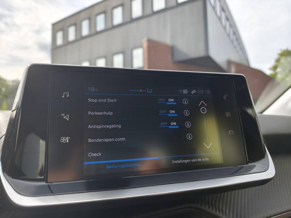 Peugeot 208 Peugeot 208 1.2 PureTech Active Pack  Led Navigatie Carplay Cruise-Control  Lane-Assist