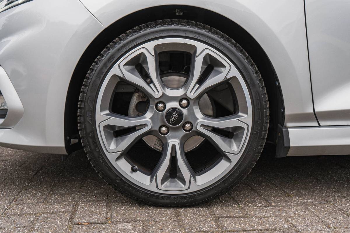 Ford Fiesta Ford Fiesta 1.0 EcoBoost ST-Line / LED / Camera / Cruise / 18 inch!