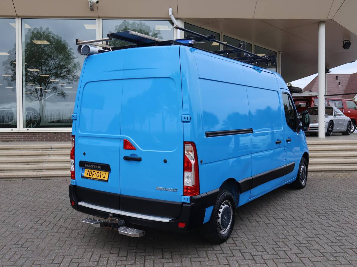 Renault Master Renault Master T35 2.3 DCI 130 PK L2H2 + 2 SCHUIFDEUREN | 220V OMVORMER | WP INRICHTING | TREKHAAK 2500 KG