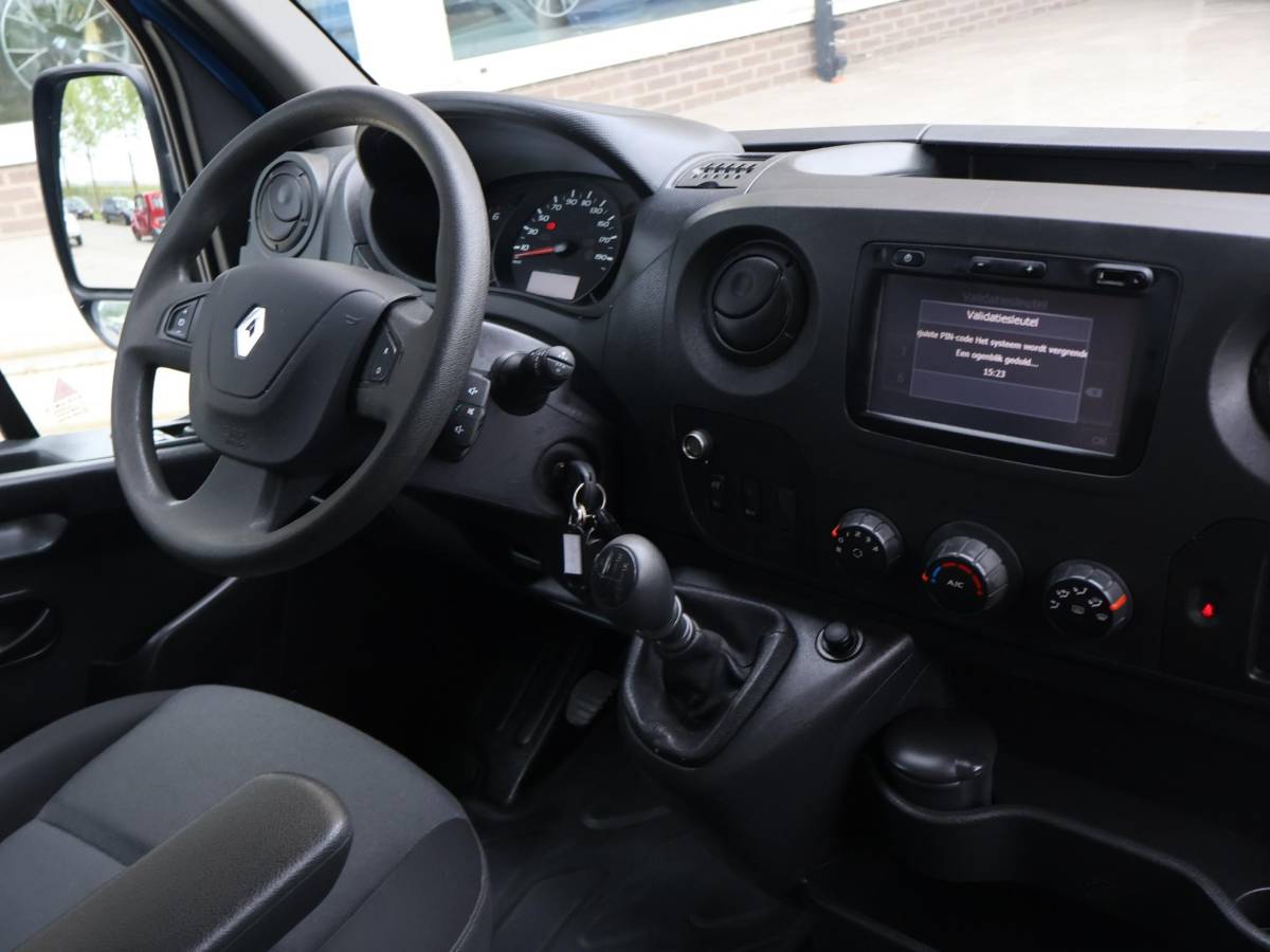 Renault Master Renault Master T35 2.3 DCI 130 PK L2H2 + 2 SCHUIFDEUREN | 220V OMVORMER | WP INRICHTING | TREKHAAK 2500 KG