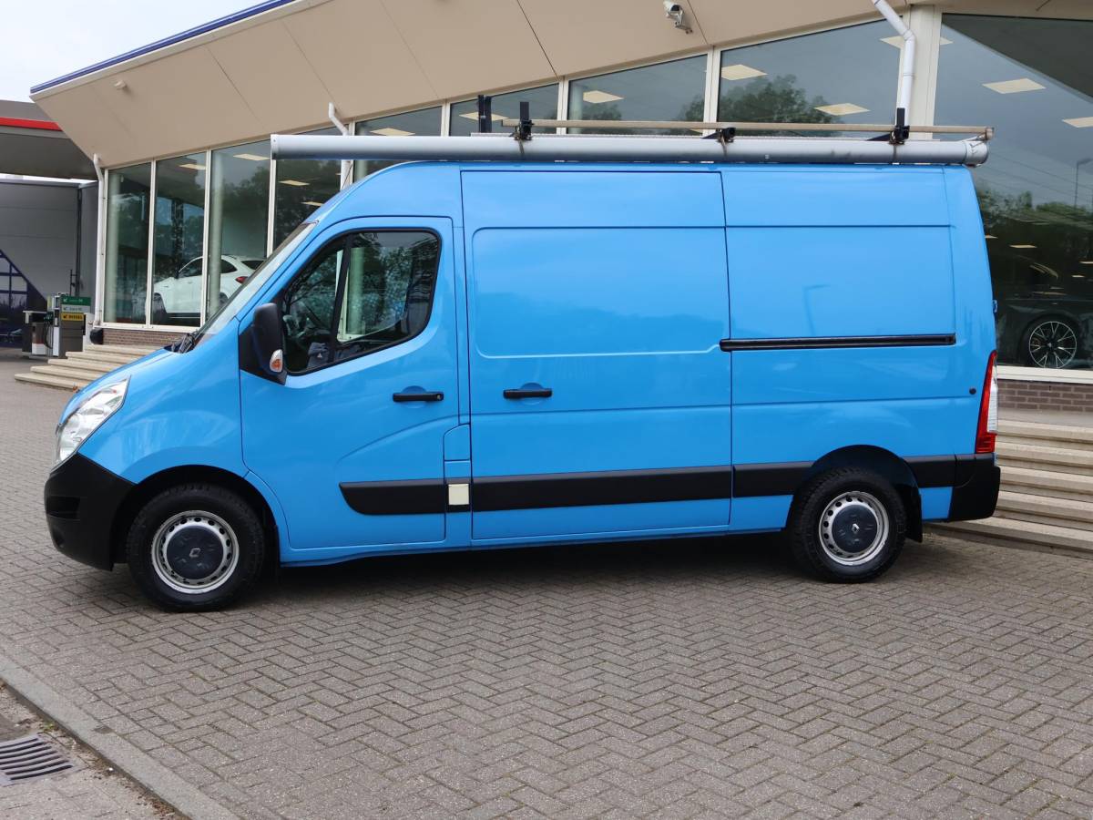 Renault Master Renault Master T35 2.3 DCI 130 PK L2H2 + 2 SCHUIFDEUREN | 220V OMVORMER | WP INRICHTING | TREKHAAK 2500 KG