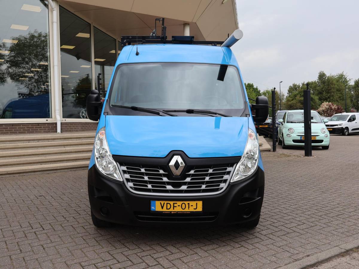 Renault Master Renault Master T35 2.3 DCI 130 PK L2H2 + 2 SCHUIFDEUREN | 220V OMVORMER | WP INRICHTING | TREKHAAK 2500 KG