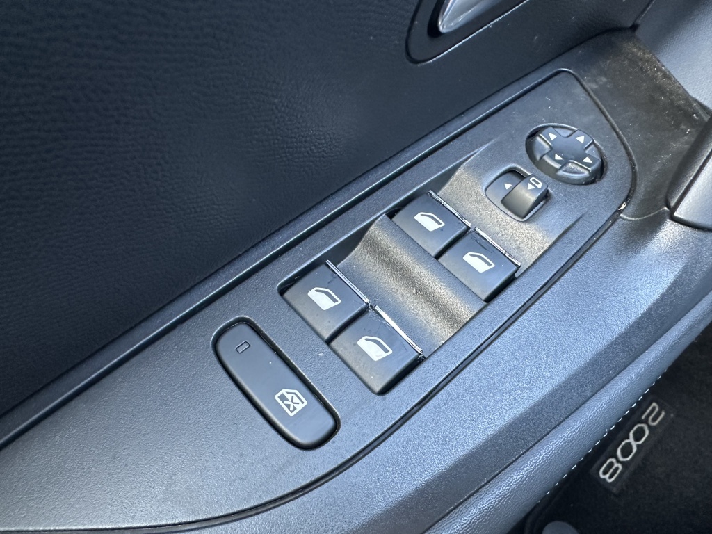 Peugeot 2008 Peugeot 2008 1.2 130 PK Allure | Nieuwe distributieriem |
