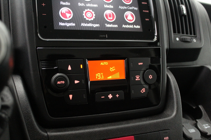 Citroën Jumper Citroën Jumper 35 2.2 BlueHDi 140 L3H2 Control 141PK, RIJKLAAR | CAMERA | TREKHAAK | 3 PERSOONS | CARPLAY