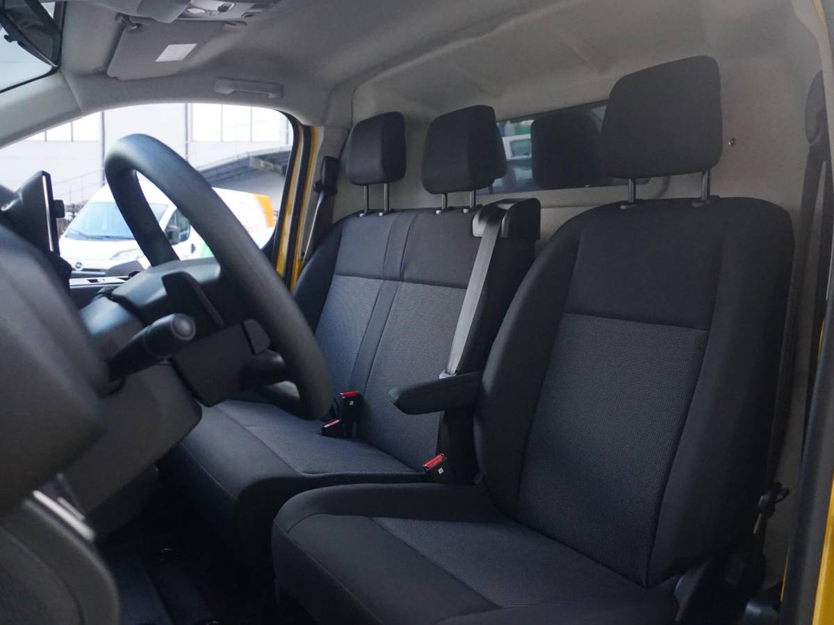 Opel Vivaro-e Opel Vivaro Electric L3 75 kWh | tot 8 jaar garantie | Apple Carplay | achteruitrijcamera | Comfort tussenschot | RAL1032