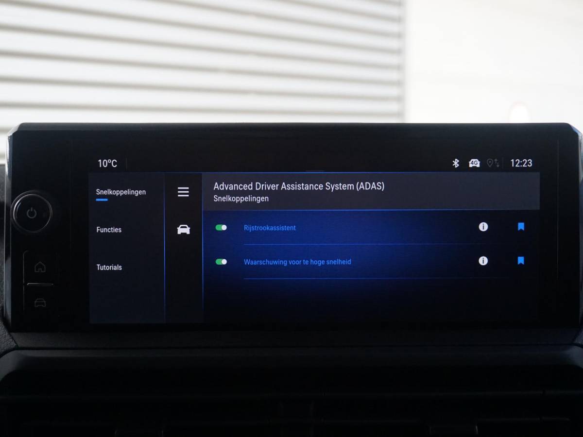 Opel Vivaro-e Opel Vivaro Electric L3 75 kWh | tot 8 jaar garantie | Apple Carplay | achteruitrijcamera | Comfort tussenschot | RAL1032