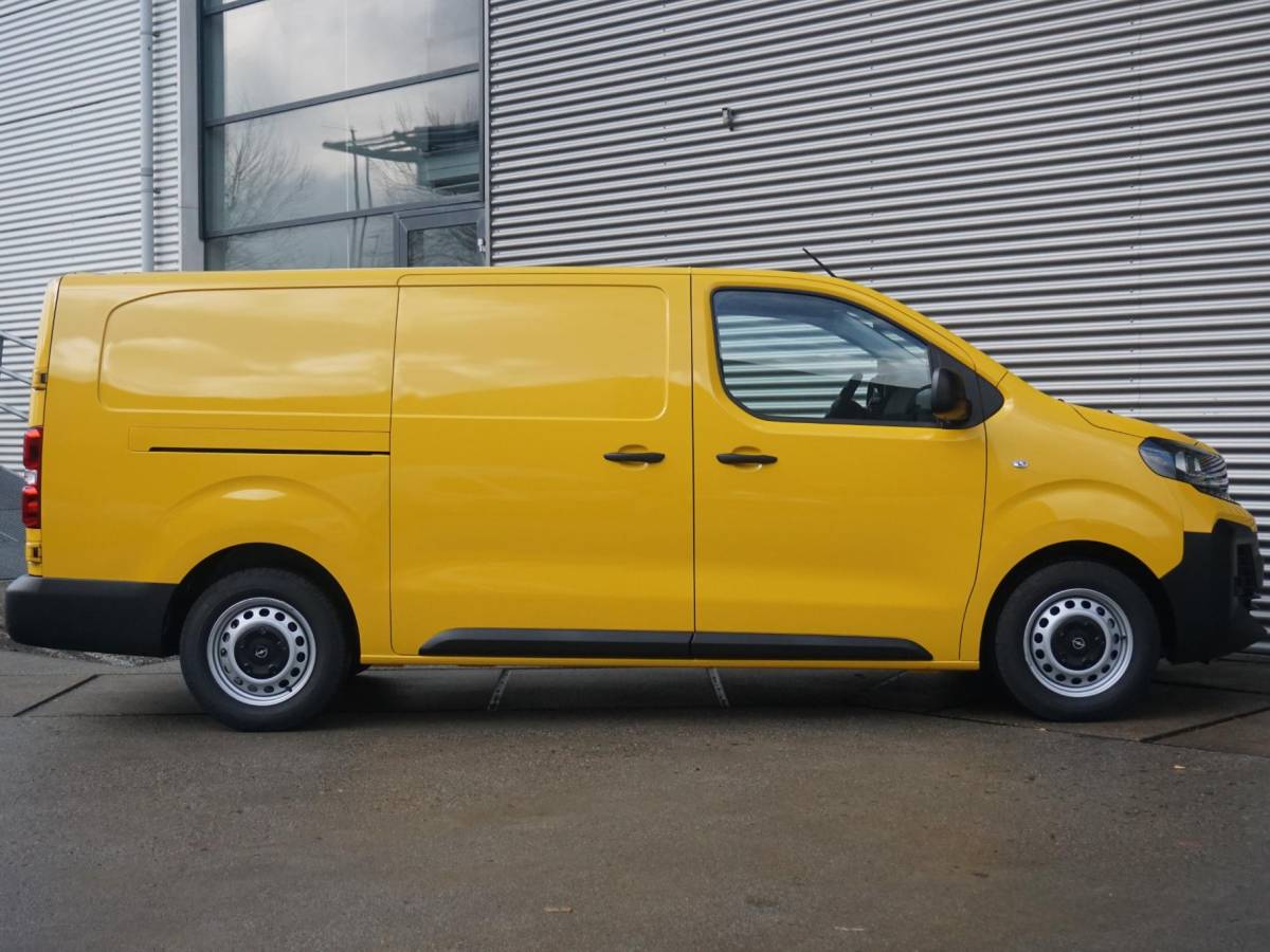 Opel Vivaro-e Opel Vivaro Electric L3 75 kWh | tot 8 jaar garantie | Apple Carplay | achteruitrijcamera | Comfort tussenschot | RAL1032