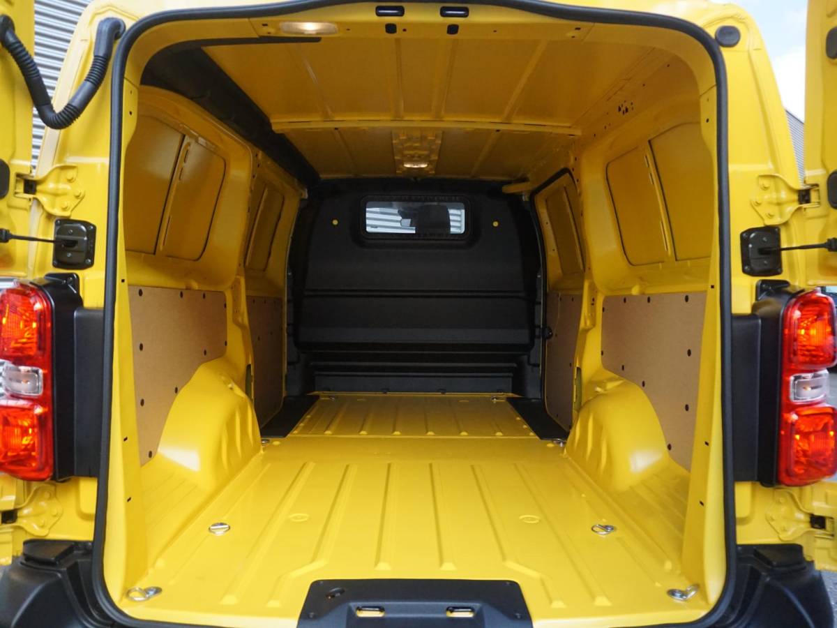 Opel Vivaro-e Opel Vivaro Electric L3 75 kWh | tot 8 jaar garantie | Apple Carplay | achteruitrijcamera | Comfort tussenschot | RAL1032