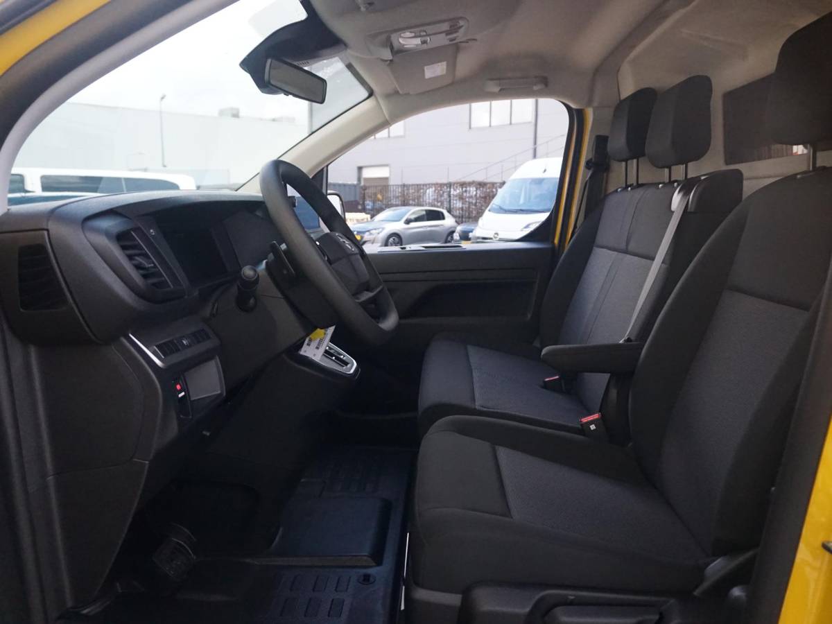 Opel Vivaro-e Opel Vivaro Electric L3 75 kWh | tot 8 jaar garantie | Apple Carplay | achteruitrijcamera | Comfort tussenschot | RAL1032