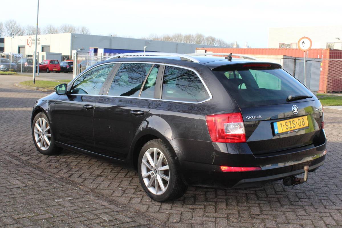 Škoda Octavia Skoda Octavia Combi 1.4 TSI Greentech Elegance Businessline KEYLESS TREKHAAK