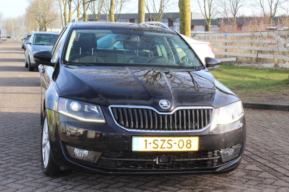 Škoda Octavia Skoda Octavia Combi 1.4 TSI Greentech Elegance Businessline KEYLESS TREKHAAK