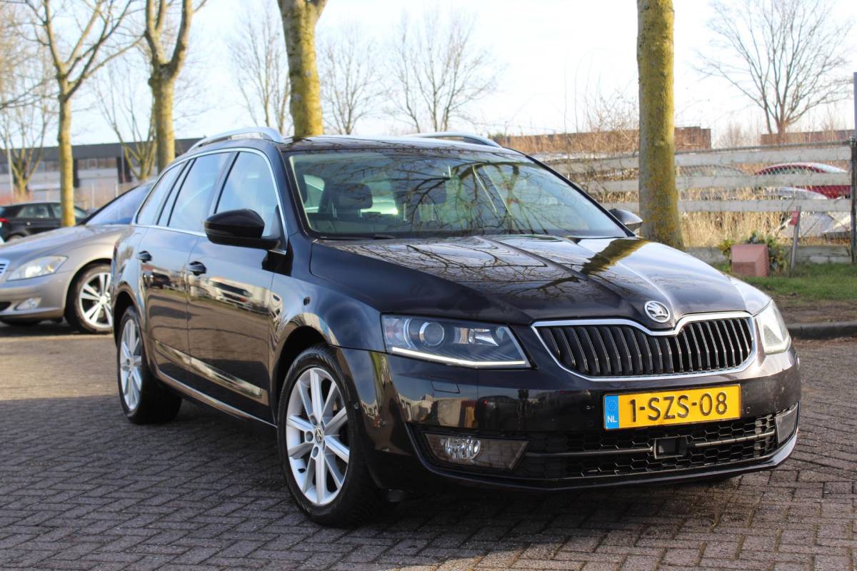 Škoda Octavia Skoda Octavia Combi 1.4 TSI Greentech Elegance Businessline KEYLESS TREKHAAK