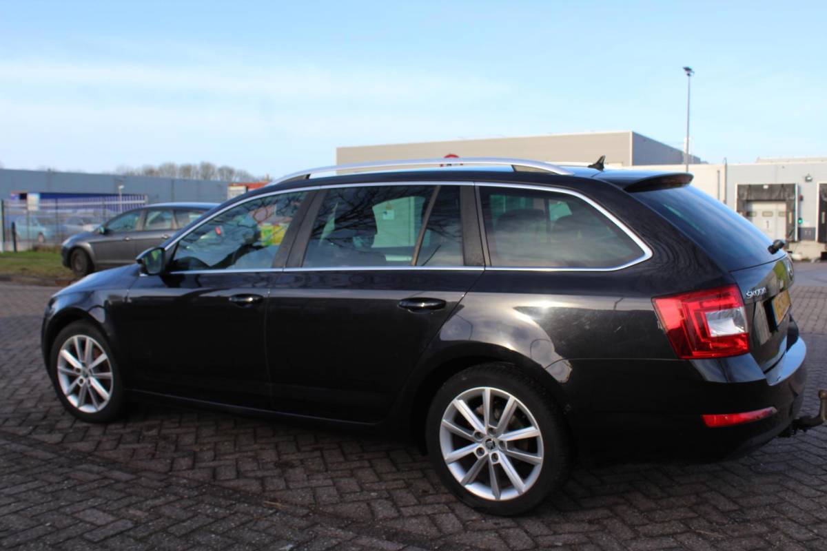 Škoda Octavia Skoda Octavia Combi 1.4 TSI Greentech Elegance Businessline KEYLESS TREKHAAK