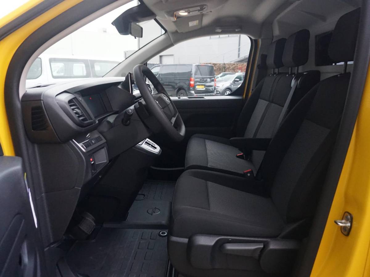 Opel Vivaro-e Opel Vivaro Electric L3 50 kWh | tot 8 jaar garantie | inclusief complete DHL subcontractor inrichting | RAL1032