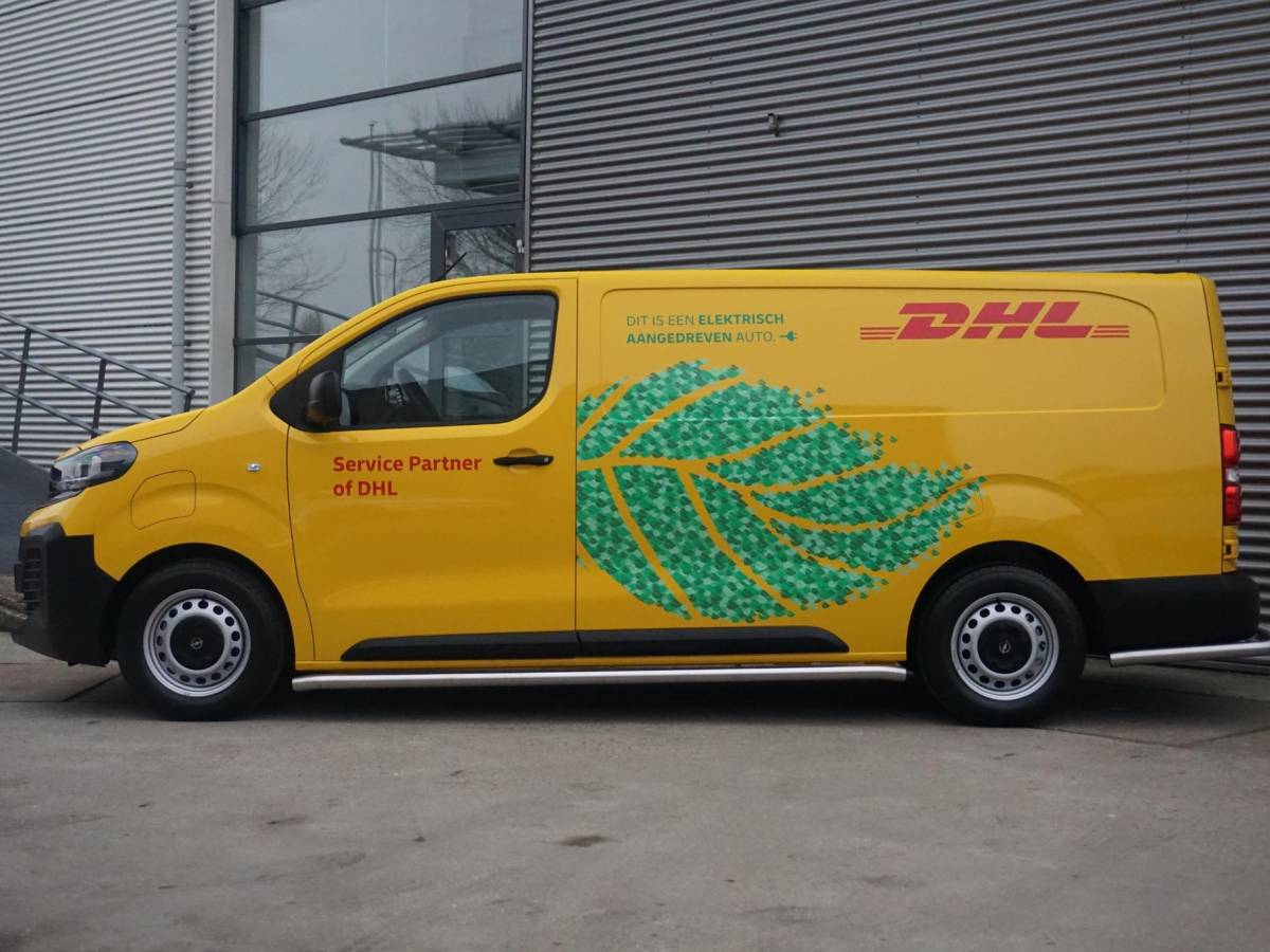 Opel Vivaro-e Opel Vivaro Electric L3 50 kWh | tot 8 jaar garantie | inclusief complete DHL subcontractor inrichting | RAL1032