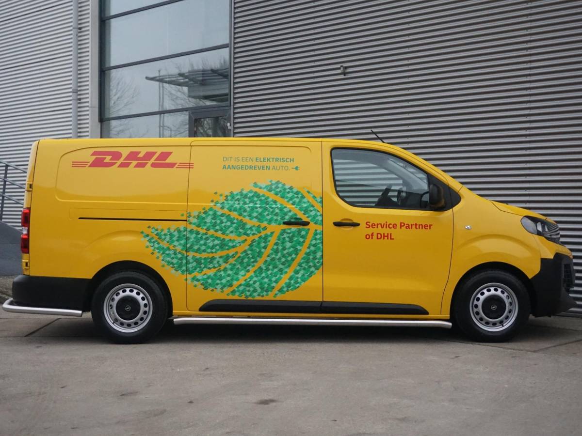 Opel Vivaro-e Opel Vivaro Electric L3 50 kWh | tot 8 jaar garantie | inclusief complete DHL subcontractor inrichting | RAL1032