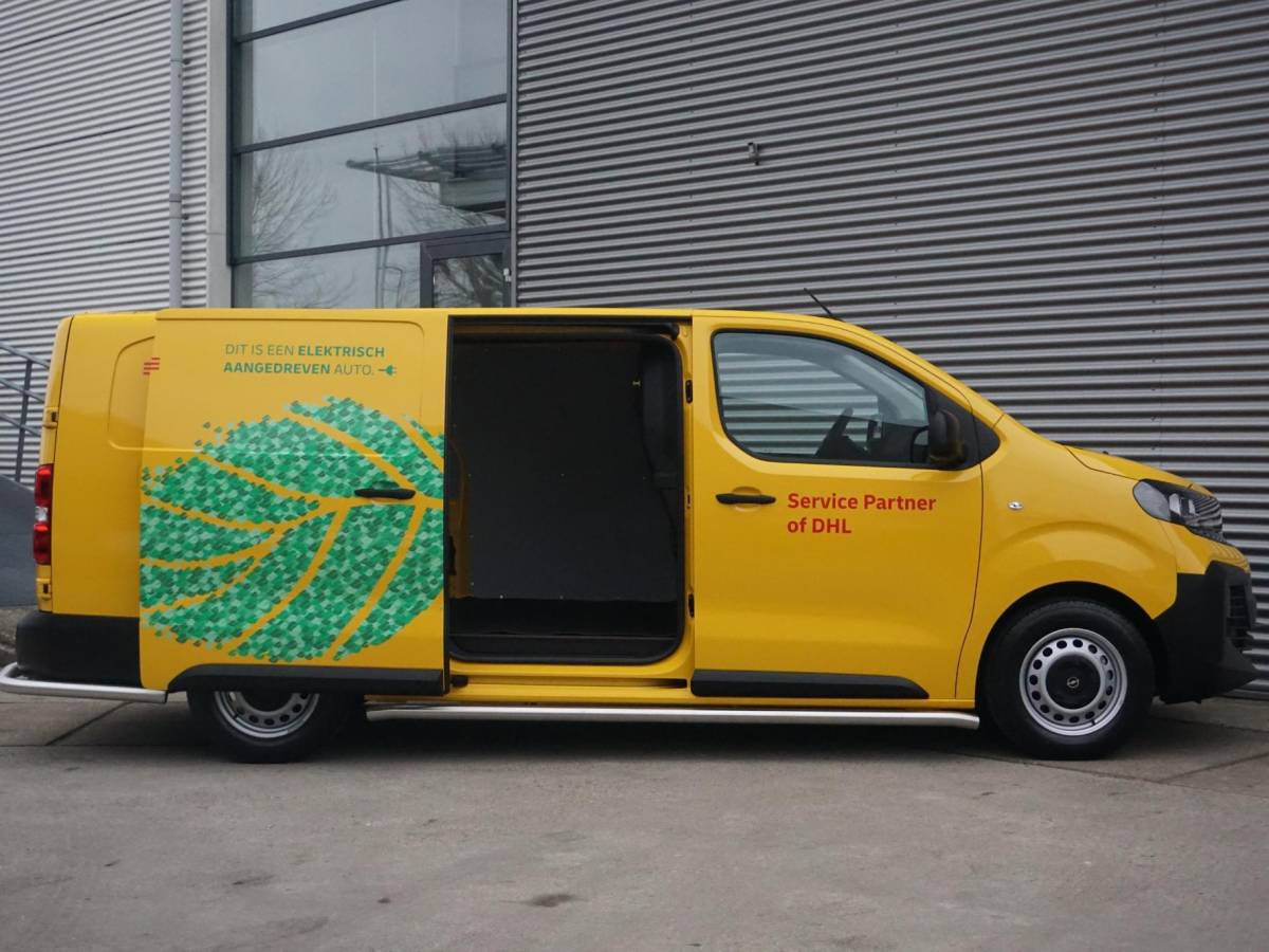 Opel Vivaro-e Opel Vivaro Electric L3 50 kWh | tot 8 jaar garantie | inclusief complete DHL subcontractor inrichting | RAL1032