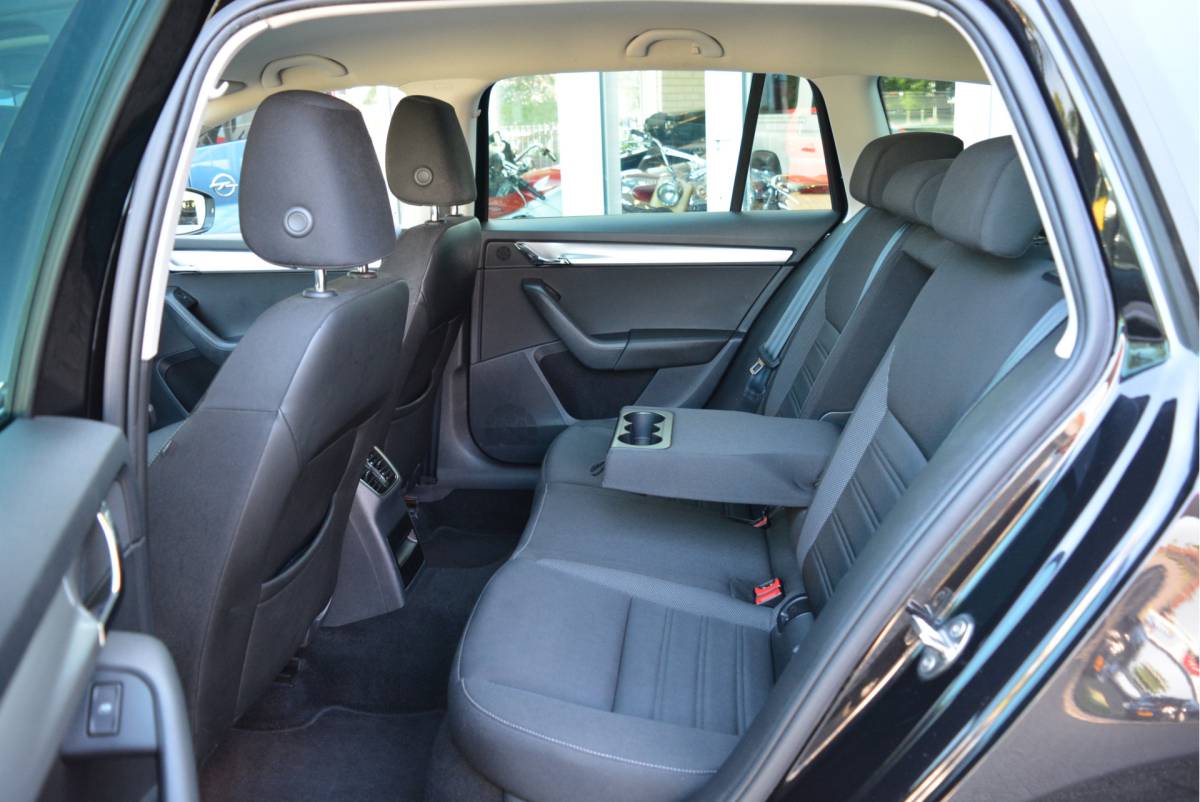 Škoda Octavia ŠKODA Octavia Combi 1.5 150PK TSI  Business Edition Plus | Trekhaak | Digi Dash | Adaptive |
