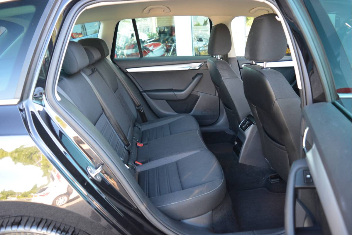 Škoda Octavia ŠKODA Octavia Combi 1.5 150PK TSI  Business Edition Plus | Trekhaak | Digi Dash | Adaptive |