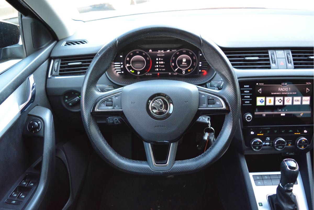 Škoda Octavia ŠKODA Octavia Combi 1.5 150PK TSI  Business Edition Plus | Trekhaak | Digi Dash | Adaptive |