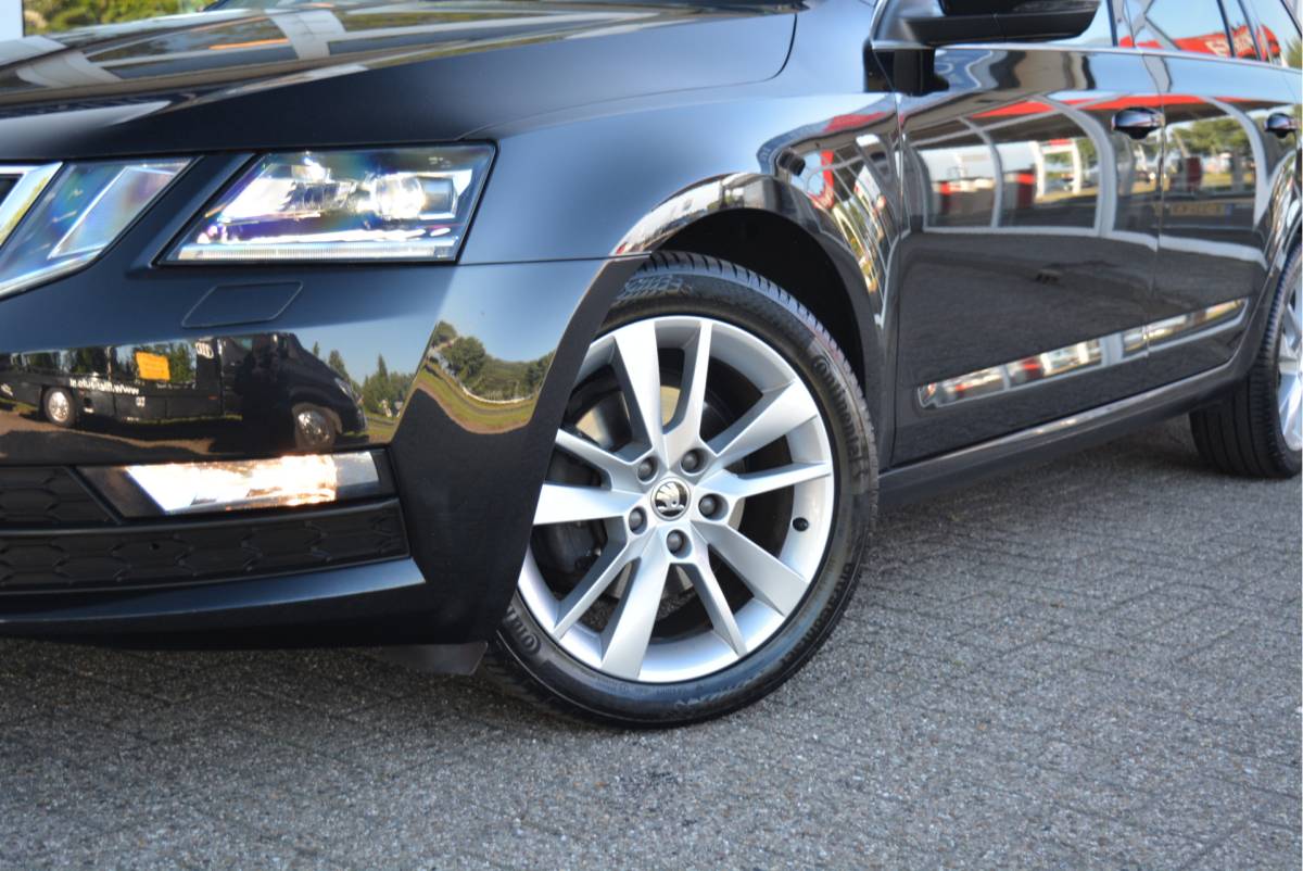 Škoda Octavia ŠKODA Octavia Combi 1.5 150PK TSI  Business Edition Plus | Trekhaak | Digi Dash | Adaptive |