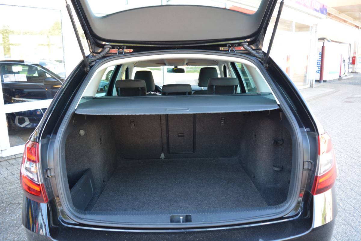 Škoda Octavia ŠKODA Octavia Combi 1.5 150PK TSI  Business Edition Plus | Trekhaak | Digi Dash | Adaptive |