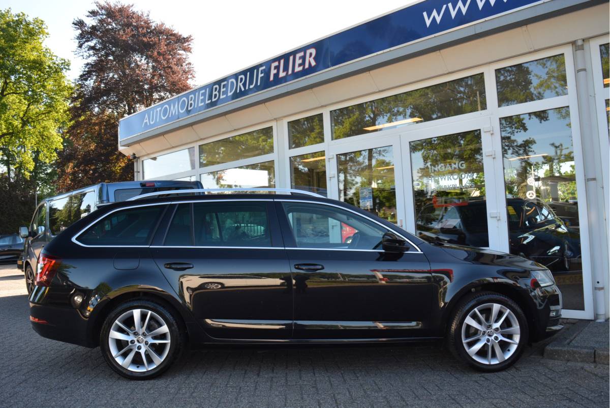 Škoda Octavia ŠKODA Octavia Combi 1.5 150PK TSI  Business Edition Plus | Trekhaak | Digi Dash | Adaptive |