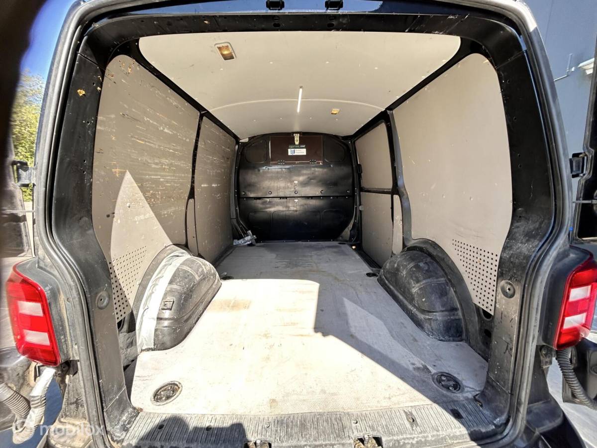Volkswagen Transporter Volkswagen Transporter 2.0 TDI L1H1 DSG BLACK EDITION
