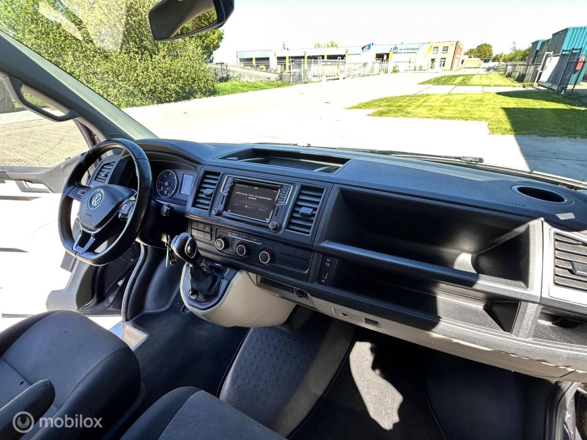 Volkswagen Transporter Volkswagen Transporter 2.0 TDI L1H1 DSG BLACK EDITION