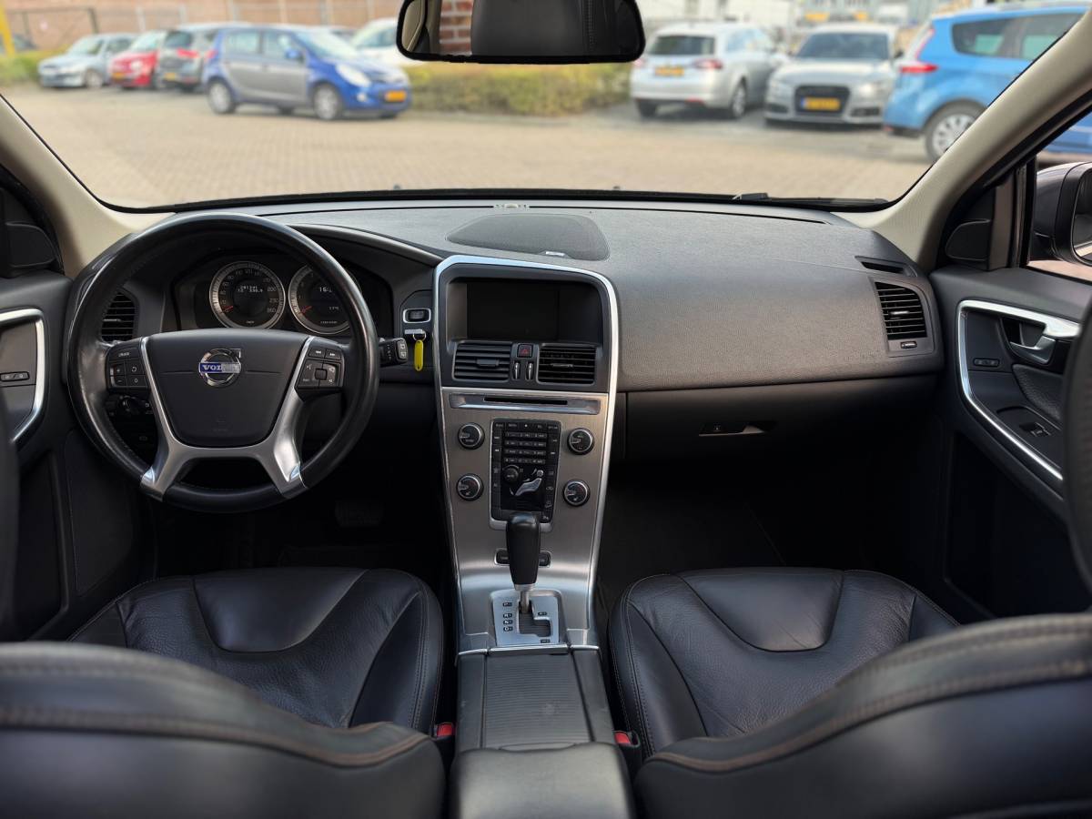 Volvo XC60 Volvo XC60 3.0 T6 AWD 4×4 305PK Momentum Automaat Panorama Dak Airco Navi Cruise Trekhaak
